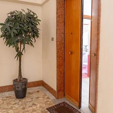 Garden Terrace - Metro Furio Camillo Rom